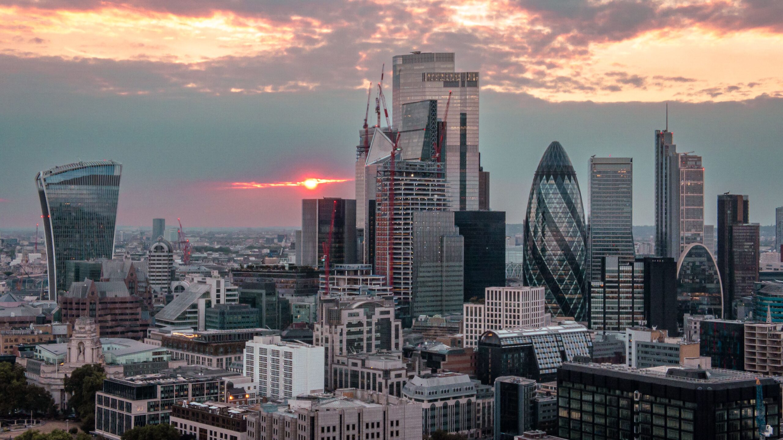 Skyline of London with icons of major SaaS companies like Checkout.com, OneTrust, and Synk overlayed, showcasing the city's tech industry.